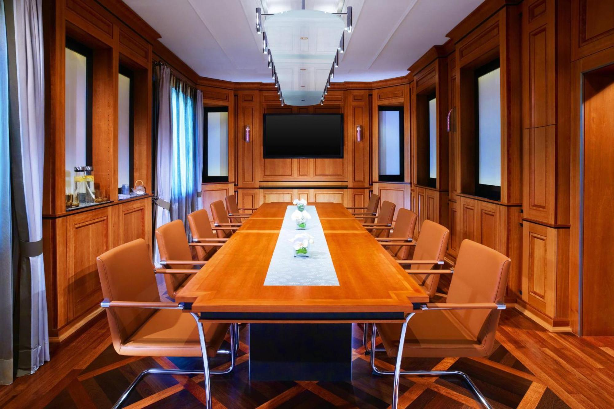 The Westin Grand Frankfurt Hotel Frankfurt am Main Luaran gambar The boardroom of the Federal Council