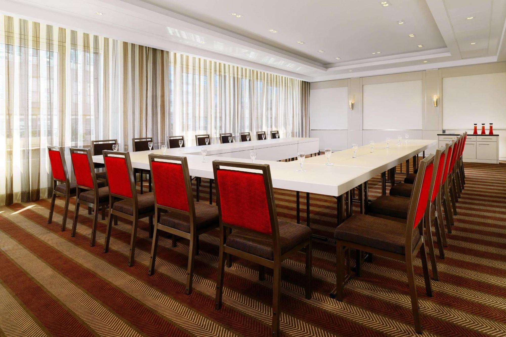 The Westin Grand Frankfurt Hotel Frankfurt am Main Luaran gambar A meeting room